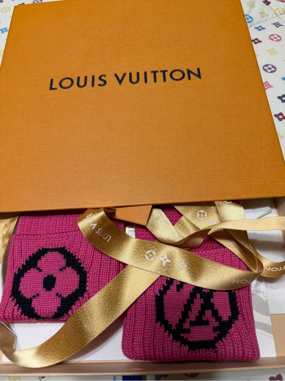Louis Vuitton Fuchsia Knit Gloves with Black Monogram